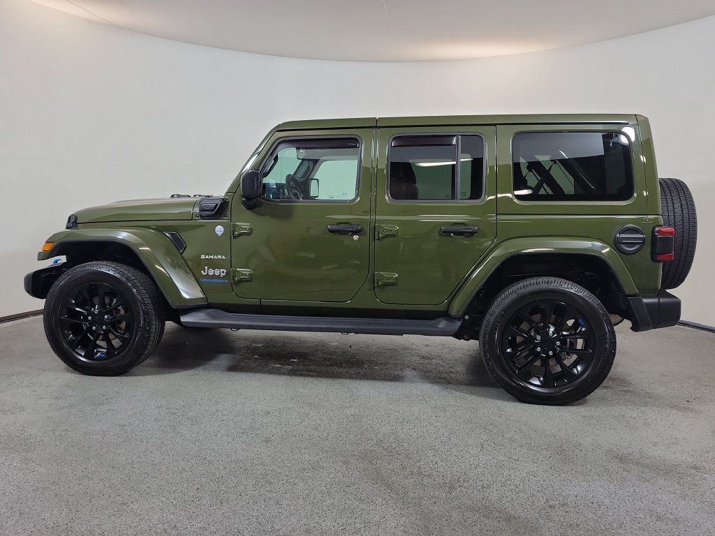 Used 2023 Jeep Wrangler Unlimited Sahara AWD/4WD image 4
