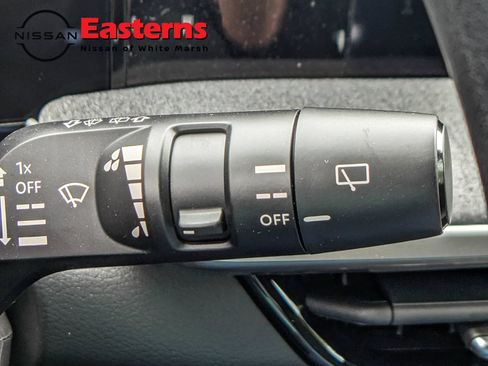 Used 2025 Nissan Kicks SV AWD/4WD image 30