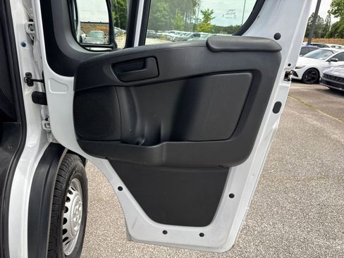 Used 2025 RAM ProMaster 2500 w/ Convenience Group FWD image 14