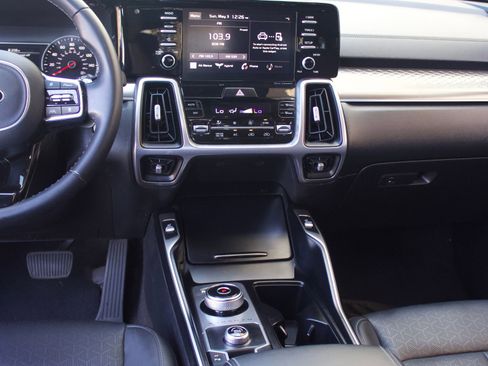 Used 2021 Kia Sorento EX FWD image 19