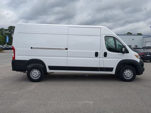 Used 2023 RAM ProMaster 2500 FWD image 2