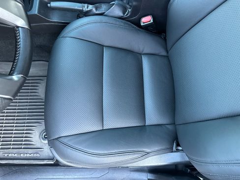 Used 2023 Toyota Tacoma TRD Sport Double Cab 5' Bed V6 image 11