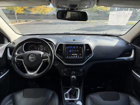 Used 2018 Jeep Cherokee Latitude Plus image 18