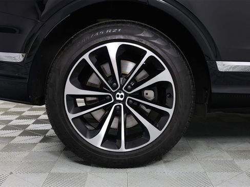 Used 2022 Bentley Bentayga image 17