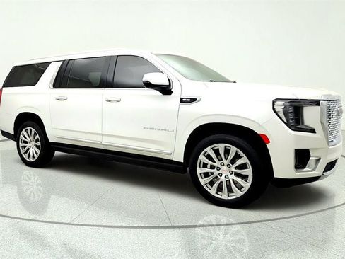 Used 2023 GMC Yukon XL Denali AWD/4WD image 3