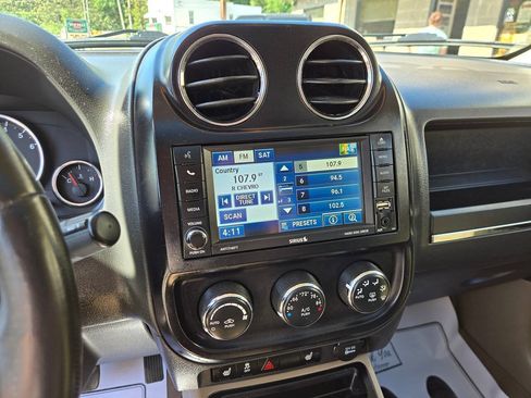 Used 2012 Jeep Patriot Limited w/ Sun/Sound Group AWD/4WD image 13