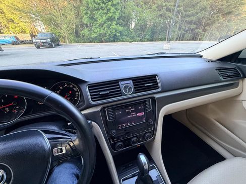 Used 2017 Volkswagen Passat 1.8T R-Line FWD image 23