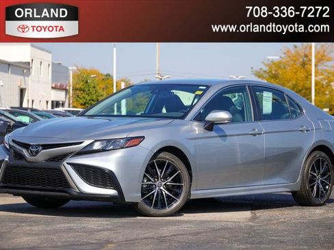 Certified 2022 Toyota Camry SE w/ Convenience Package image 1