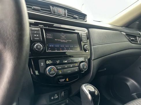 Used 2020 Nissan Rogue SV FWD image 18