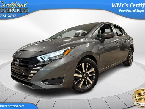 Used 2025 Nissan Versa SV image 1