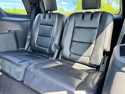 Used 2018 Ford Explorer XLT w/ Equipment Group 202A AWD/4WD image 14