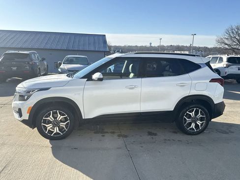 Used 2023 Kia Seltos EX image 3