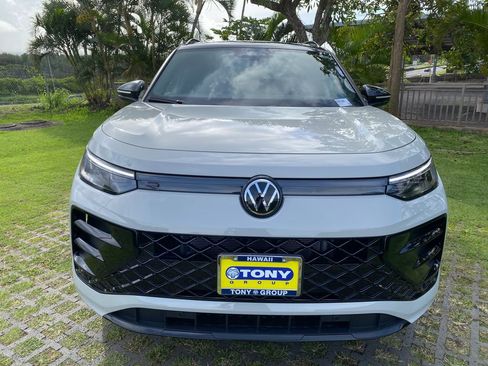 New 2026 Volkswagen Tiguan SE R-Line FWD image 2