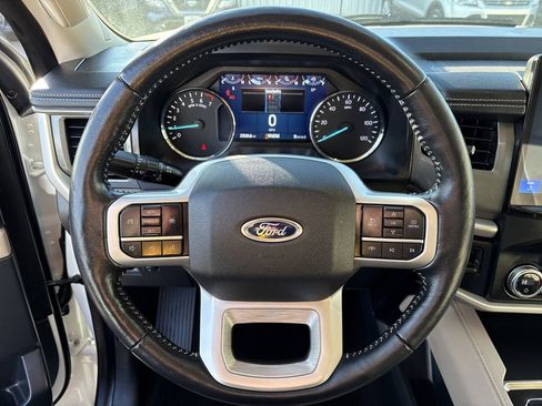 Used 2023 Ford Expedition XLT image 14