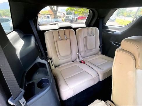 Used 2017 Ford Explorer XLT w/ Equipment Group 202A FWD image 30