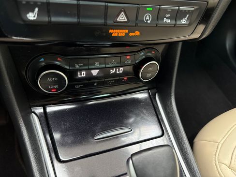 Used 2017 INFINITI QX30 Premium w/ Navigation Package FWD image 30