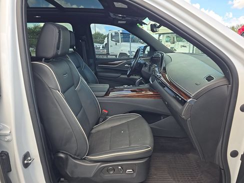 Used 2023 Cadillac Escalade ESV Premium Luxury AWD/4WD image 11
