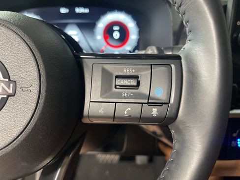 Used 2024 Nissan Pathfinder Platinum image 30