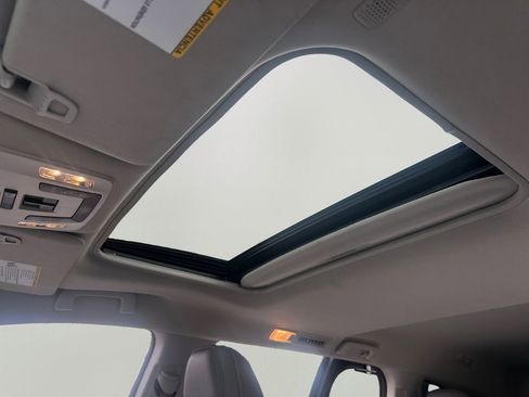 Used 2024 Toyota Sienna XLE image 21