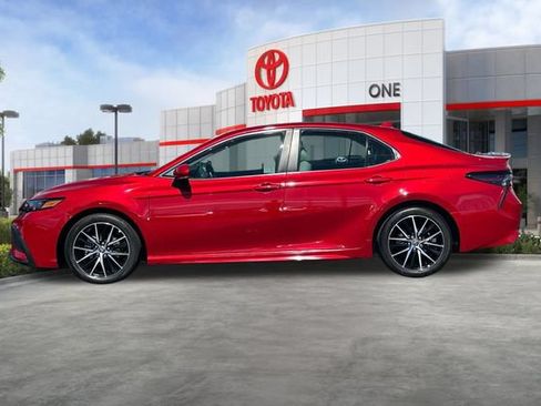 Used 2024 Toyota Camry SE w/ Cold Weather Package AWD/4WD image 9