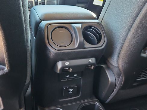 New 2026 Jeep Wrangler Unlimited Rubicon AWD/4WD image 19