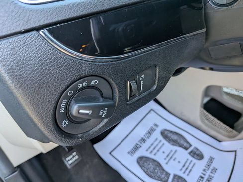 Used 2019 Dodge Grand Caravan SXT FWD image 36