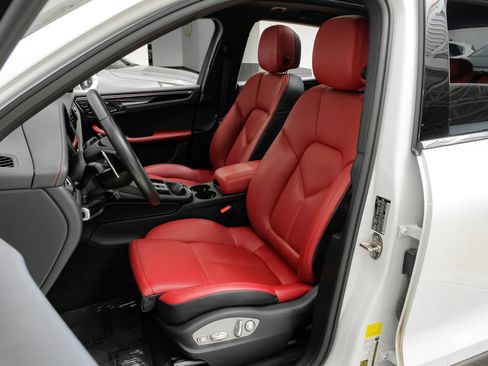 Used 2023 Porsche Macan AWD/4WD image 34