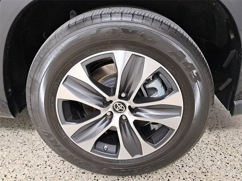 Used 2023 Toyota Highlander XLE image 8