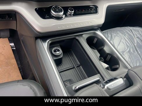 New 2026 Ford Expedition Active image 25