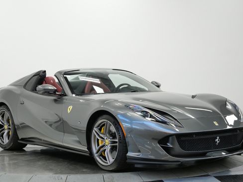 Used 2021 Ferrari 812 GTS RWD image 3