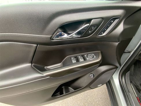 Certified 2023 GMC Acadia SLT w/ Technology Package image 23