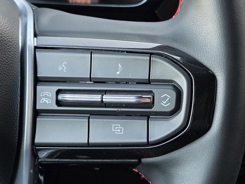 Used 2024 Chevrolet Colorado Z71 w/ Z71 Convenience Package 2 image 32