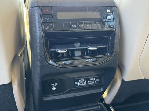 Used 2022 Jeep Grand Cherokee L Limited image 31