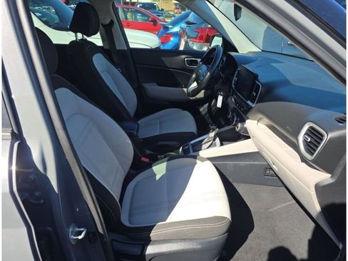 Used 2023 Hyundai Venue SEL image 16