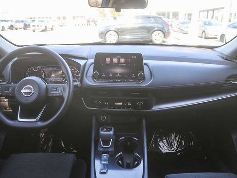 Used 2023 Nissan Rogue SV FWD image 11