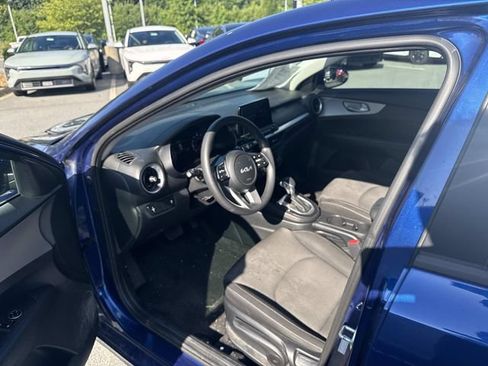 Used 2022 Kia Forte LXS FWD image 3