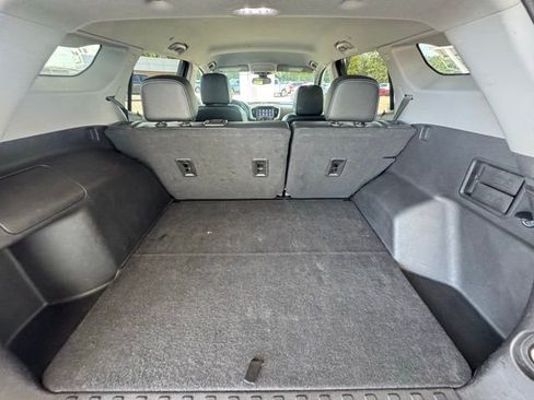 Used 2023 GMC Terrain SLT image 10