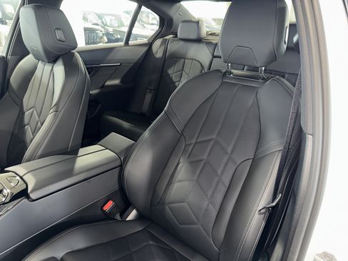 Used 2025 BMW i5 eDrive40i w/ Premium Package RWD image 33