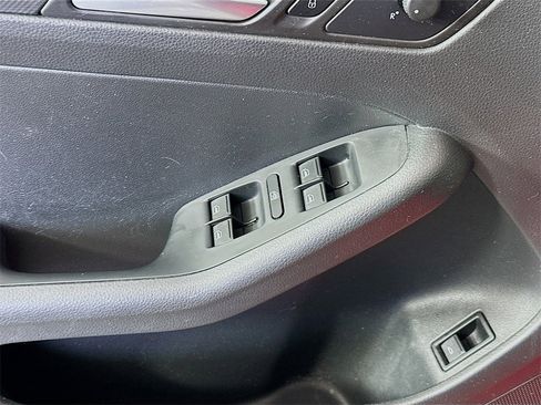 Used 2014 Volkswagen Jetta TDI image 16