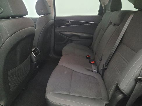 Used 2020 Kia Sorento LX image 18