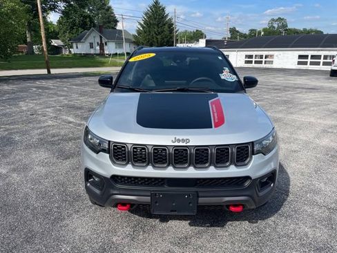 Used 2025 Jeep Compass Trailhawk AWD/4WD image 2