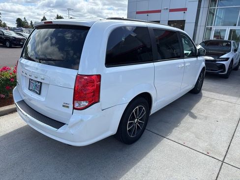 Used 2018 Dodge Grand Caravan GT FWD image 3