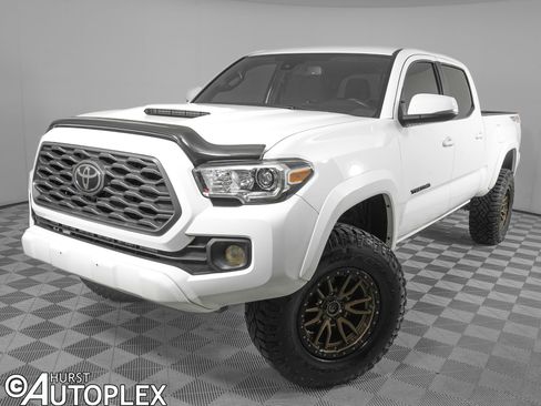 Used 2020 Toyota Tacoma TRD Sport AWD/4WD image 1