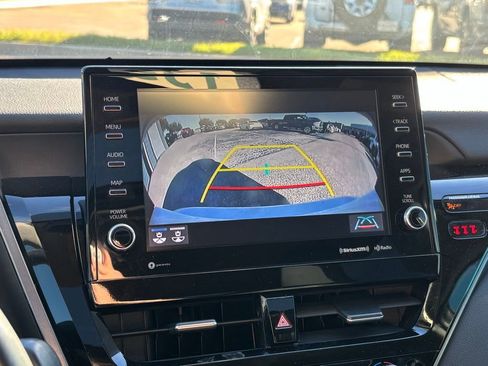 Used 2023 Toyota Camry SE image 9
