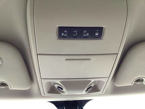 Used 2012 Chrysler Town & Country Limited image 53