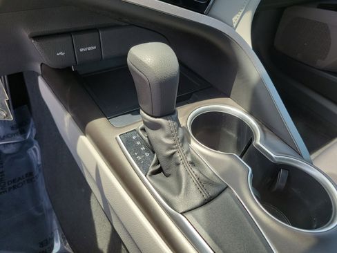 Used 2021 Toyota Camry LE FWD image 31