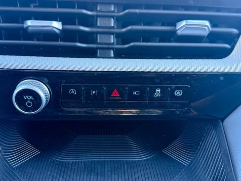 Used 2025 Ford Explorer Active image 32