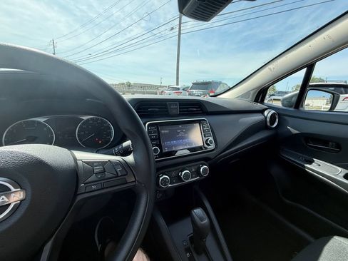 Used 2023 Nissan Versa S FWD image 28