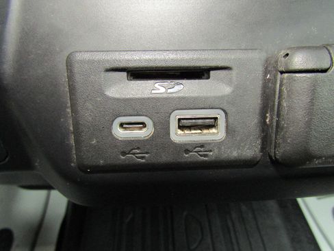 Used 2021 GMC Sierra 1500 SLT image 34