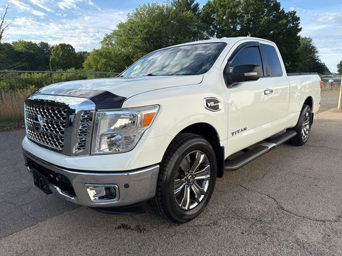 Used 2017 Nissan Titan SV AWD/4WD image 7